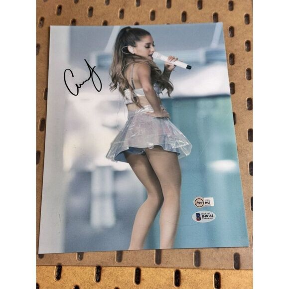 Ariana Grande Autograph Signed 8x10 Singing In Silver Outfit Beckett Authentic - Picture 9 of 9